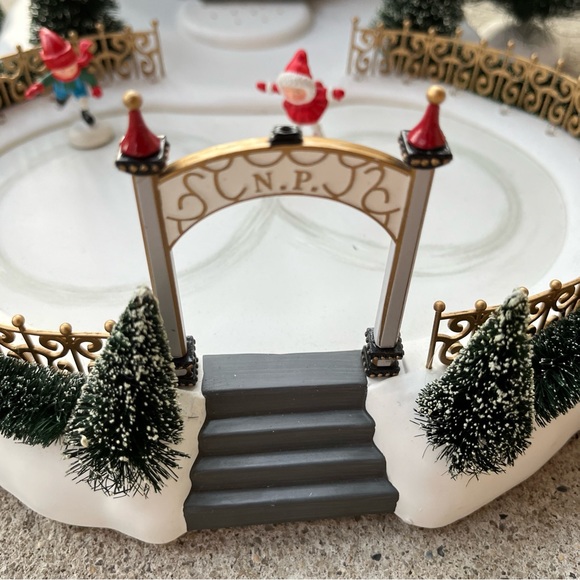 Department 56 Glacier Park Pavilion North Pole Christmas Village Limited Edition - Picture 8 of 14